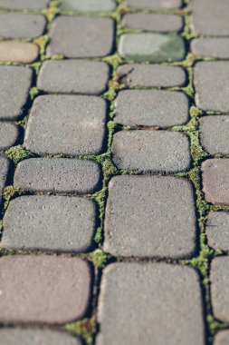 Değişik renklerde taş yontmalar, gündüz vakti yakın çekim. 