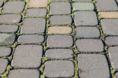 Değişik renklerde taş yontmalar, gündüz vakti yakın çekim. 