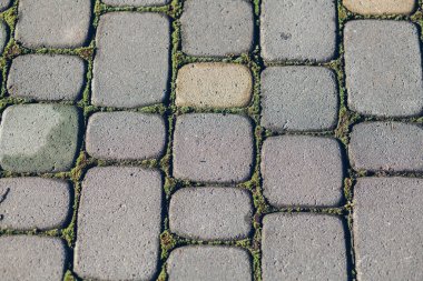 Değişik renklerde taş yontmalar, gündüz vakti yakın çekim. 