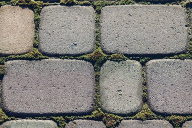 Değişik renklerde taş yontmalar, gündüz vakti yakın çekim. 