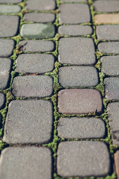 Değişik renklerde taş yontmalar, gündüz vakti yakın çekim. 