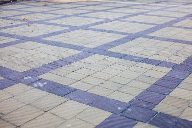 Değişik renklerde taş yontmalar, gündüz vakti yakın çekim. 