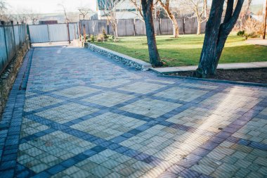 Kırsal kesimdeki modern evin dışında.