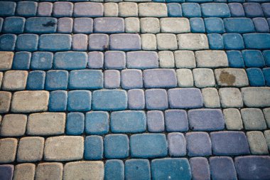 Değişik renklerde taş yontmalar, gündüz vakti yakın çekim. 