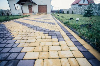 Kırsal kesimdeki modern evin dışında.