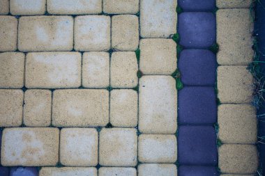 Değişik renklerde taş yontmalar, gündüz vakti yakın çekim. 