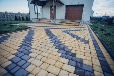 Kırsal kesimdeki modern evin dışında.