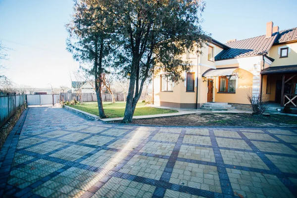 Exterieur Van Modern Huis Het Platteland Straat — Stockfoto