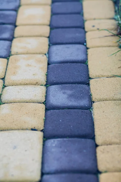 Değişik renklerde taş yontmalar, gündüz vakti yakın çekim. 