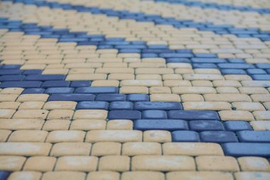 Değişik renklerde taş yontmalar, gündüz vakti yakın çekim. 