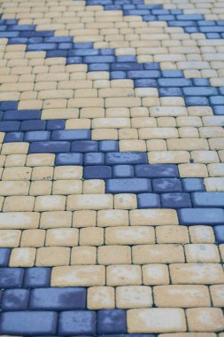 Değişik renklerde taş yontmalar, gündüz vakti yakın çekim. 