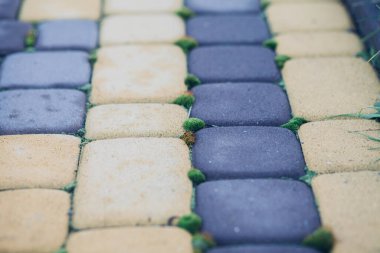 Değişik renklerde taş yontmalar, gündüz vakti yakın çekim. 