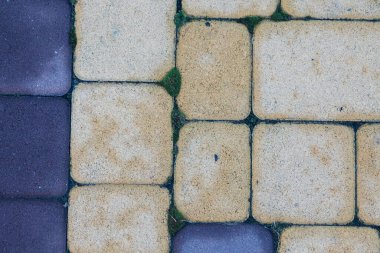 Değişik renklerde taş yontmalar, gündüz vakti yakın çekim. 