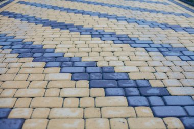 Değişik renklerde taş yontmalar, gündüz vakti yakın çekim. 