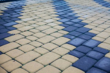 Değişik renklerde taş yontmalar, gündüz vakti yakın çekim. 