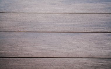 Tahta bir terasın çıtası, gündüz görüşü. 