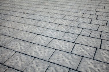 Değişik renklerde taş yontmalar, gündüz vakti yakın çekim. 