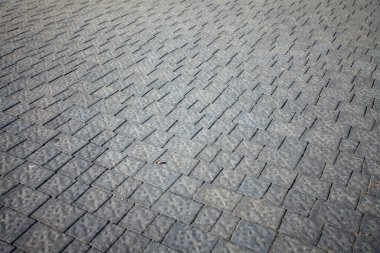 Değişik renklerde taş yontmalar, gündüz vakti yakın çekim. 