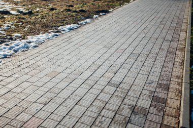 Değişik renklerde taş yontmalar, gündüz vakti yakın çekim. 