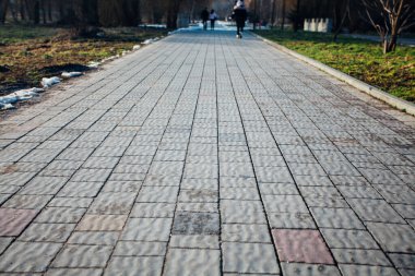 Değişik renklerde taş yontmalar, gündüz vakti yakın çekim. 