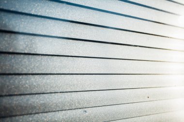 Güneş ışığı nı yakalayan bir evde ki güneş likleri