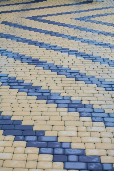 Değişik renklerde taş yontmalar, gündüz vakti yakın çekim. 