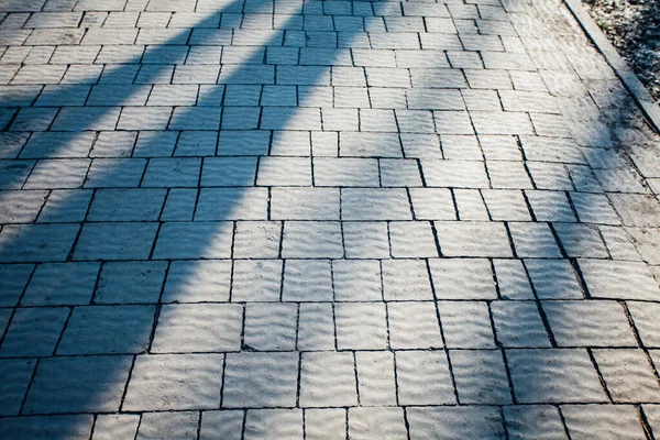 Değişik renklerde taş yontmalar, gündüz vakti yakın çekim. 