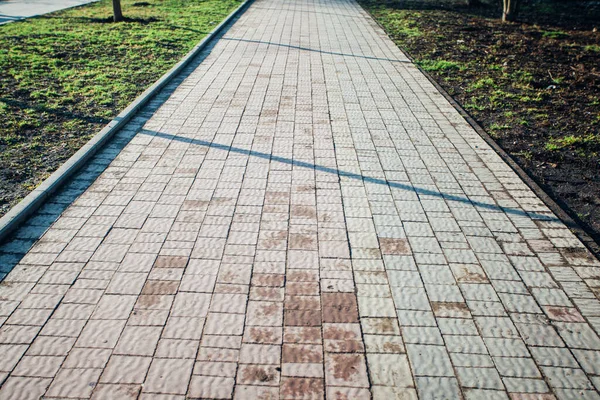 Değişik renklerde taş yontmalar, gündüz vakti yakın çekim. 