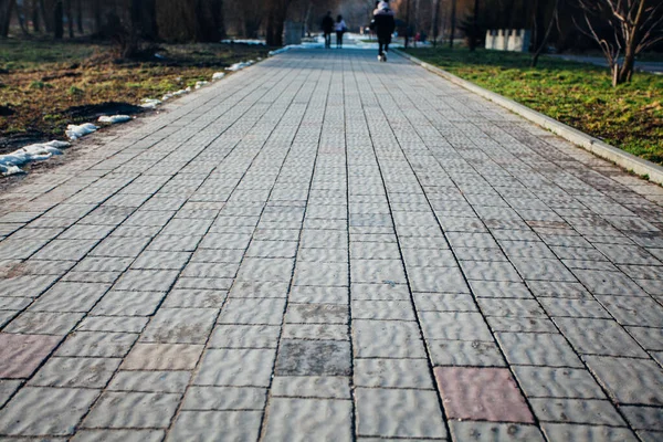 Değişik renklerde taş yontmalar, gündüz vakti yakın çekim. 