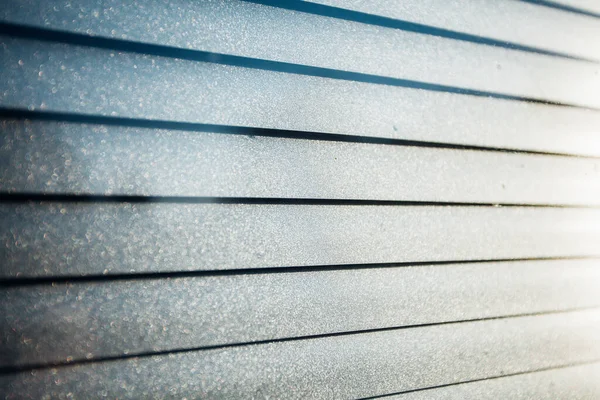 Güneş ışığı nı yakalayan bir evde ki güneş likleri