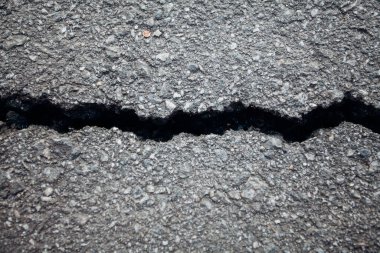 Çatlaklı asfalt yol. Arkaplan dokusu