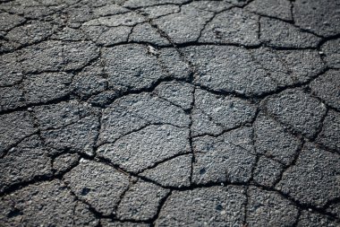 Çatlaklı asfalt yol. Arkaplan dokusu
