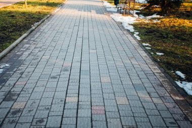 Değişik renklerde taş yontmalar, gündüz vakti yakın çekim. 