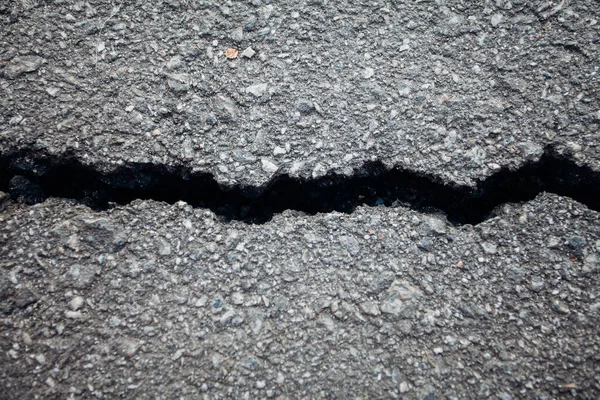 Çatlaklı asfalt yol. Arkaplan dokusu