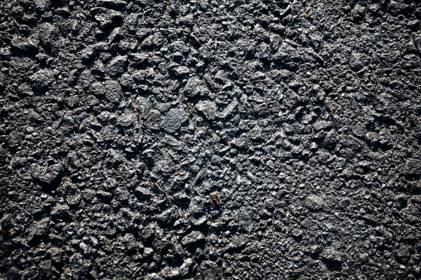 黑漆漆的柏油路有裂缝 背景纹理 — 图库照片