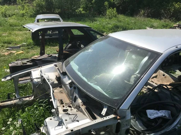 Reciclagem Carros Velhos Usados Destruídos Desmontagem Peças Estaleiros Sucata — Fotografia de Stock