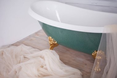 Bath in the center of the studio room
