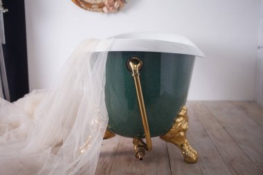Bath in the center of the studio room