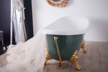 Bath in the center of the studio room