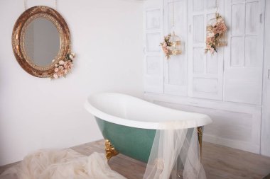 Bath in the center of the studio room
