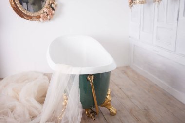 Bath in the center of the studio room
