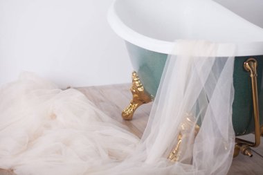 Bath in the center of the studio room