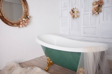 Bath in the center of the studio room