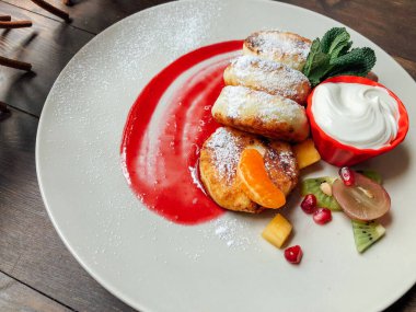 Naneli ve ekşi kremalı peynirli kek. Tatlı nefis.