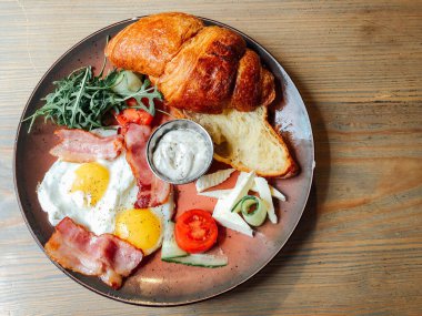 Naneli ve ekşi kremalı peynirli kek. Tatlı nefis.