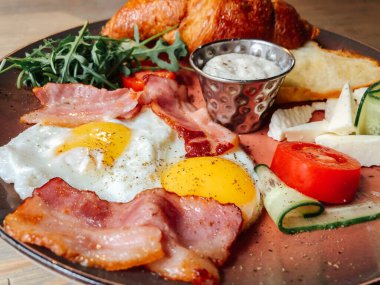 Naneli ve ekşi kremalı peynirli kek. Tatlı nefis.