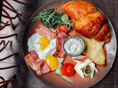 Naneli ve ekşi kremalı peynirli kek. Tatlı nefis.