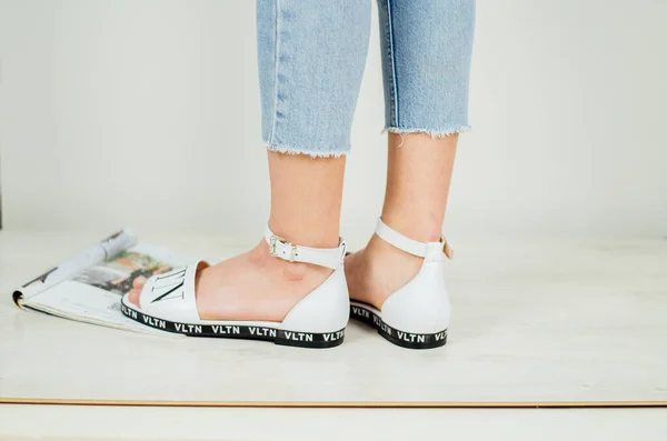 Female Feet Stylish Shoes Closeup Shot — Stockfoto