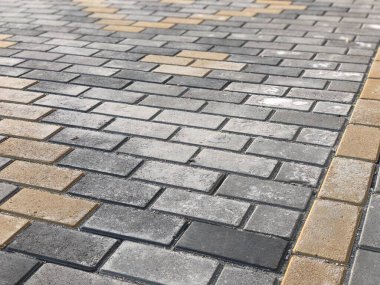 Değişik renklerde taş yontmalar, gündüz vakti yakın çekim. 