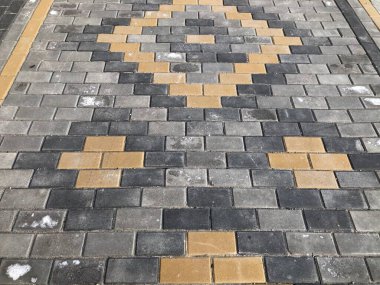 Değişik renklerde taş yontmalar, gündüz vakti yakın çekim. 